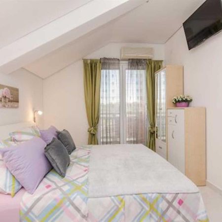פריבלאקה Villa Flora Maris Apartments מראה חיצוני תמונה