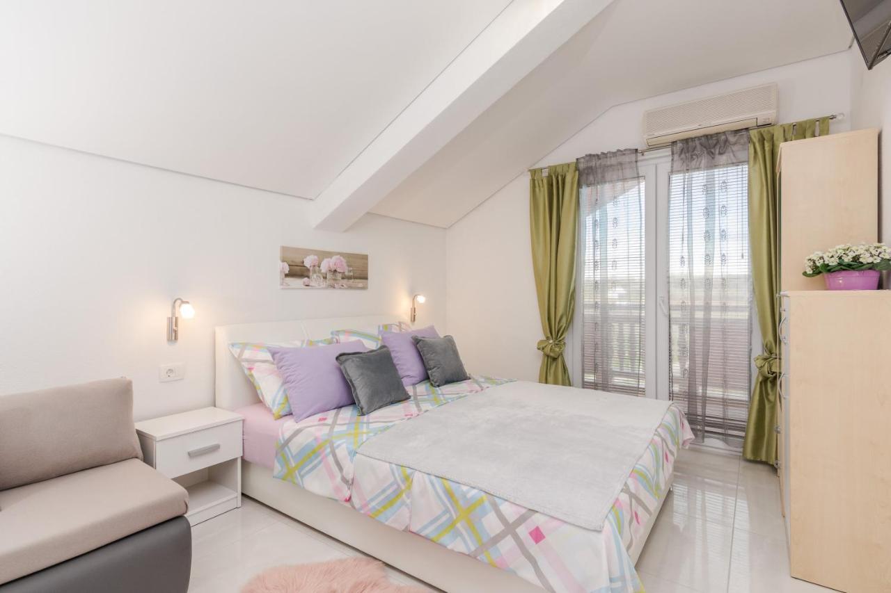 פריבלאקה Villa Flora Maris Apartments מראה חיצוני תמונה