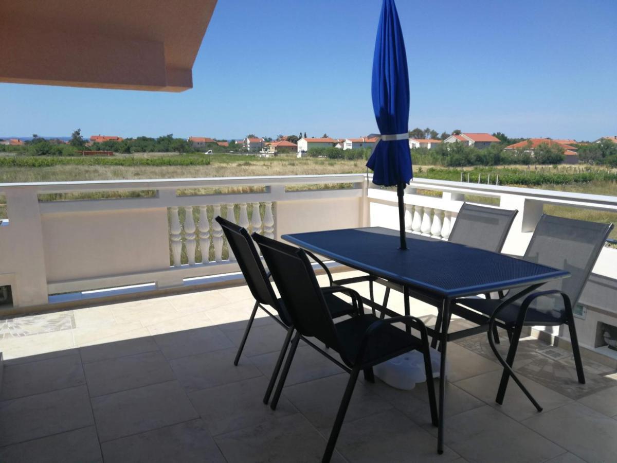 פריבלאקה Villa Flora Maris Apartments מראה חיצוני תמונה
