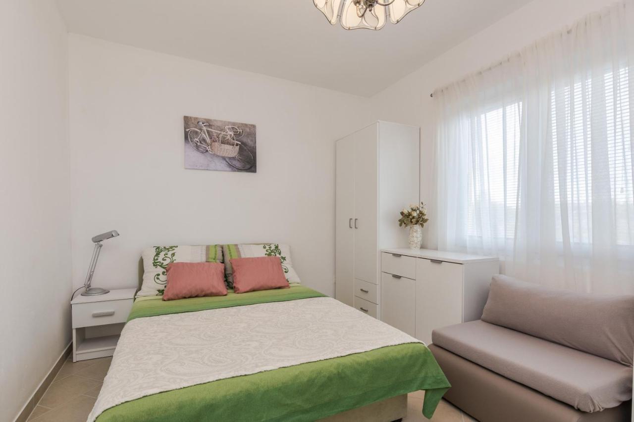 פריבלאקה Villa Flora Maris Apartments מראה חיצוני תמונה