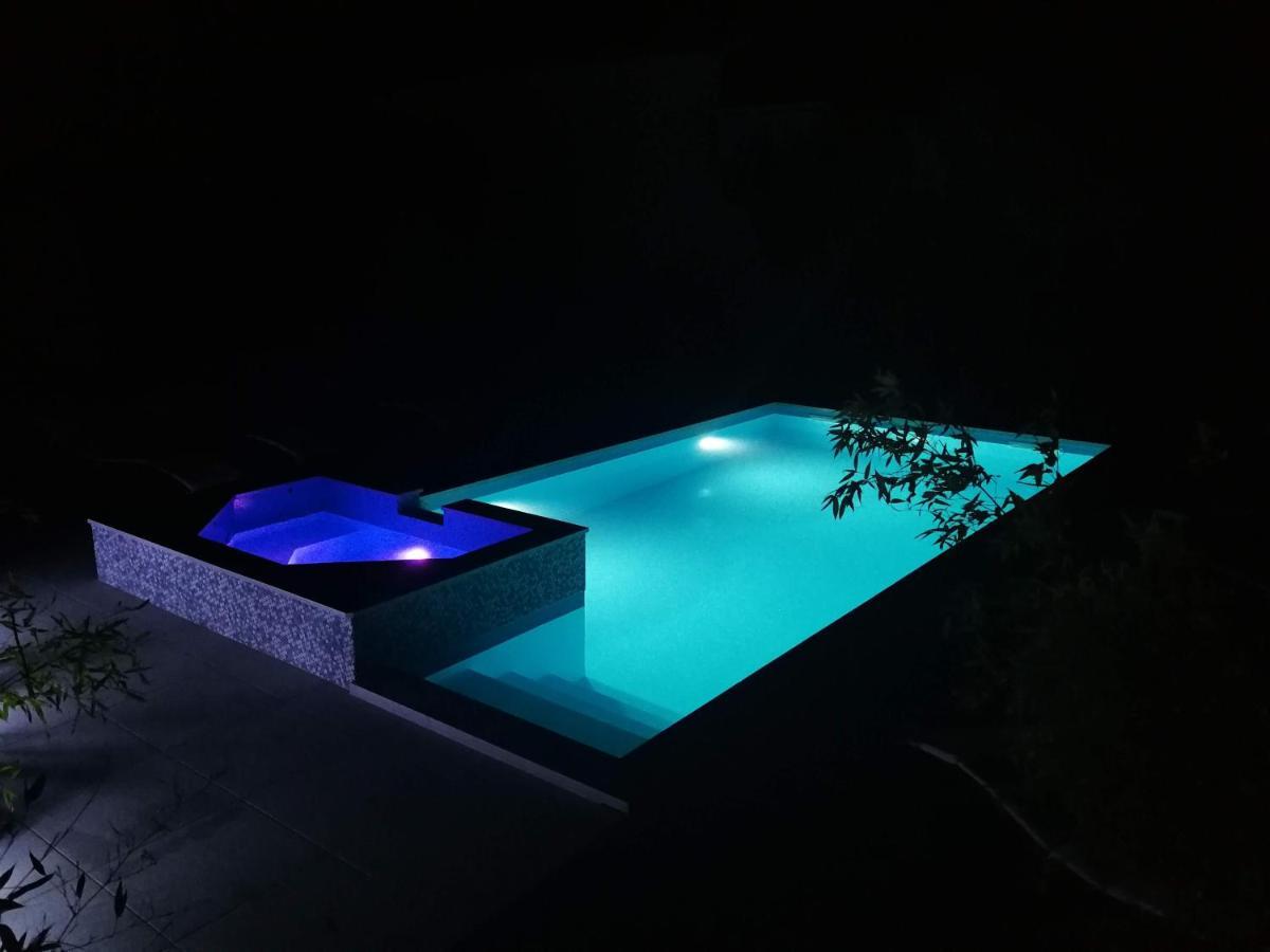 פריבלאקה Villa Flora Maris Apartments מראה חיצוני תמונה