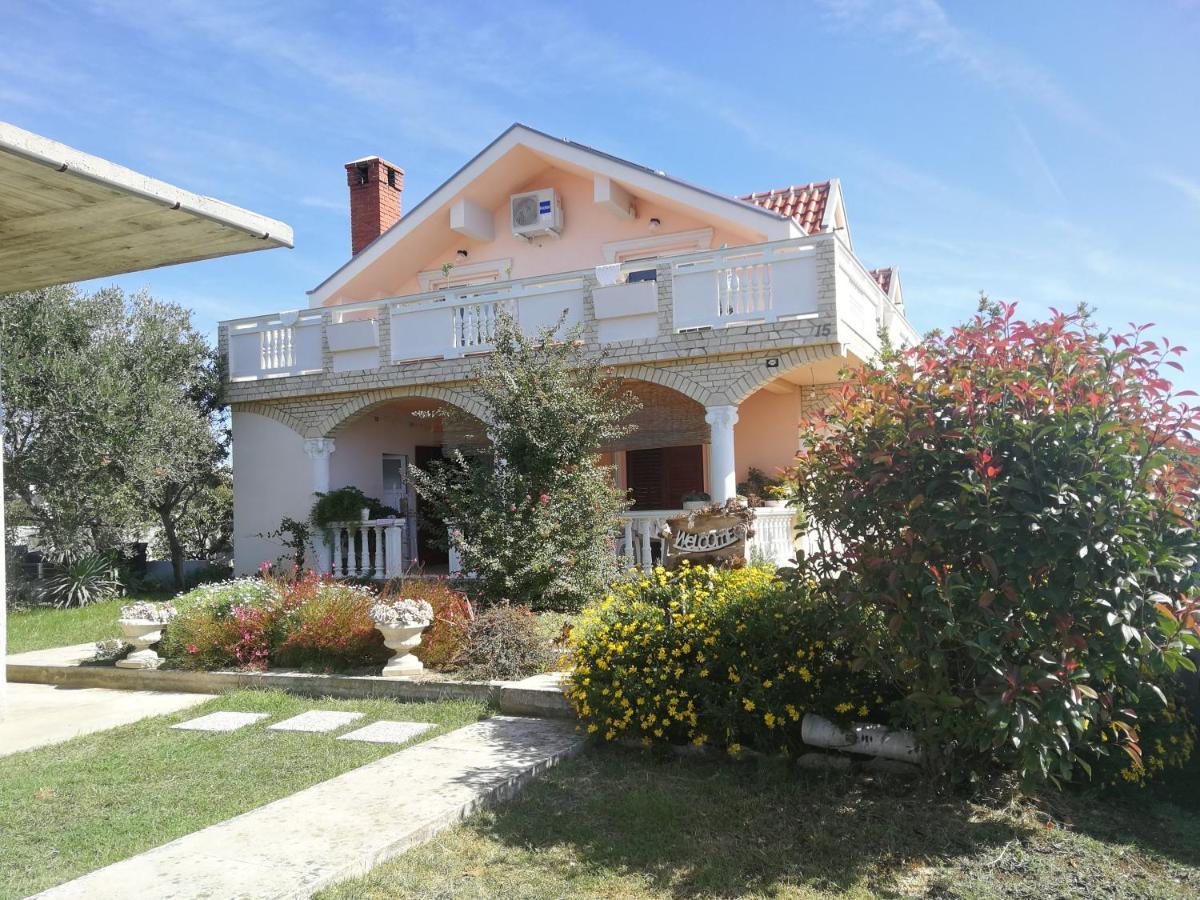 פריבלאקה Villa Flora Maris Apartments מראה חיצוני תמונה