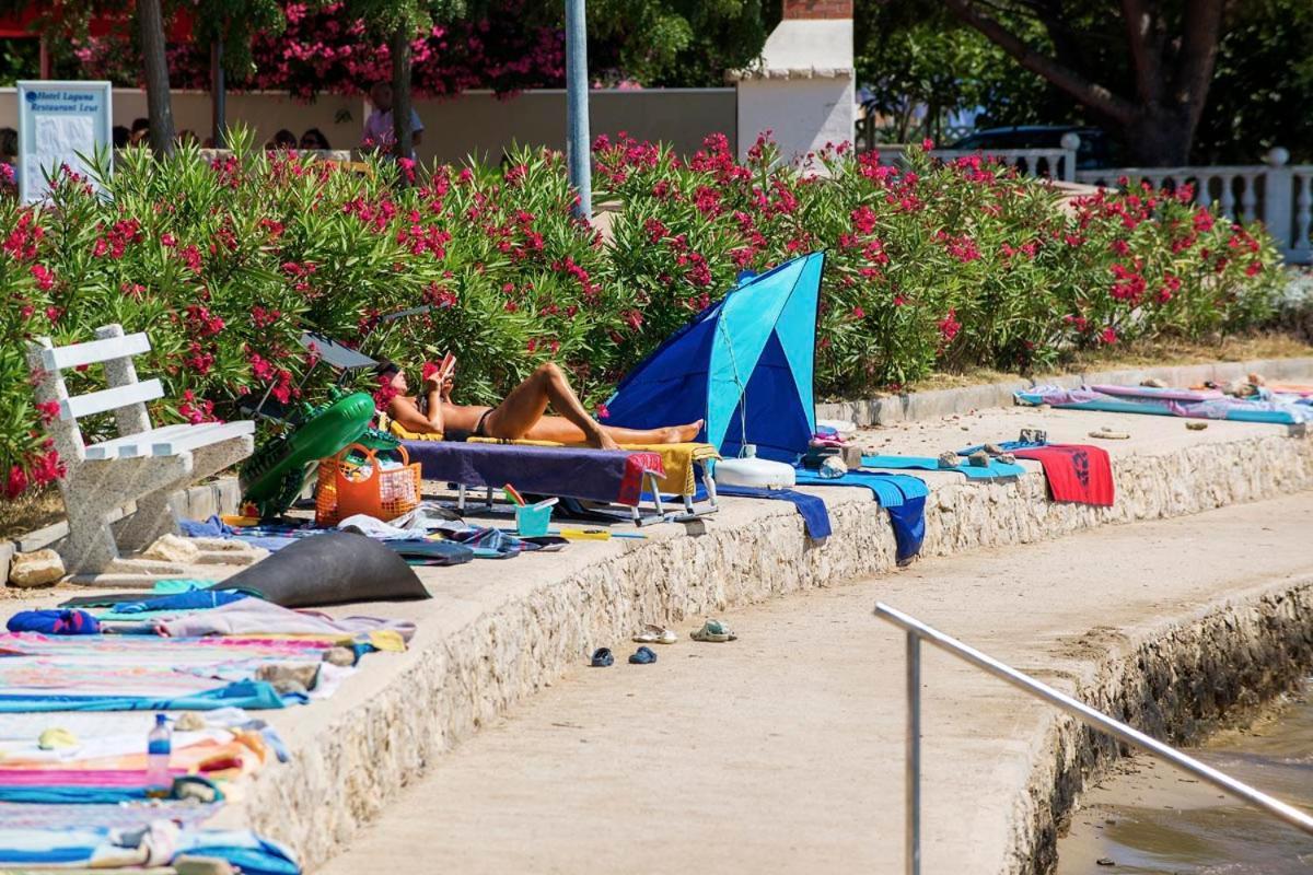 פריבלאקה Villa Flora Maris Apartments מראה חיצוני תמונה