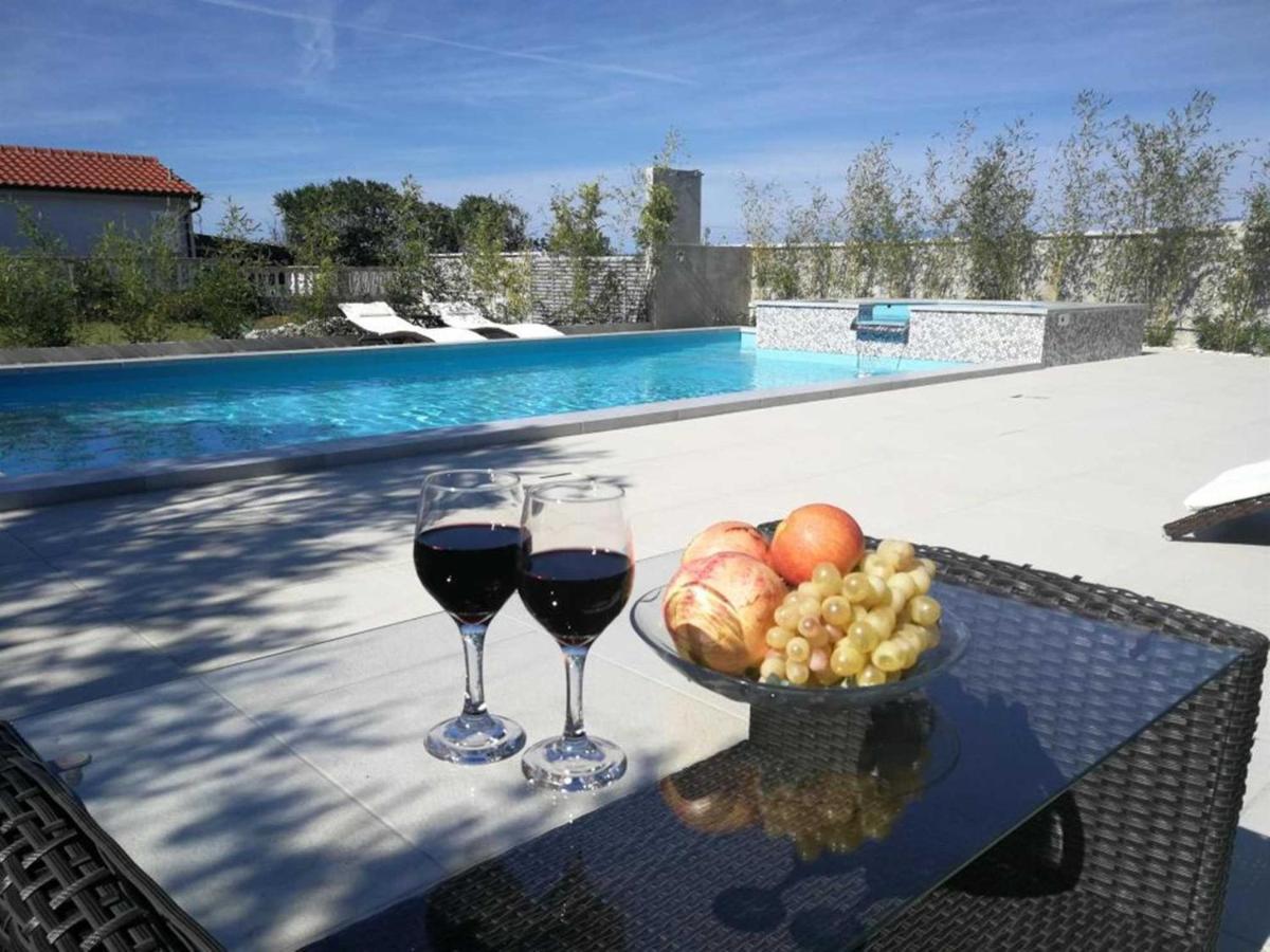 פריבלאקה Villa Flora Maris Apartments מראה חיצוני תמונה