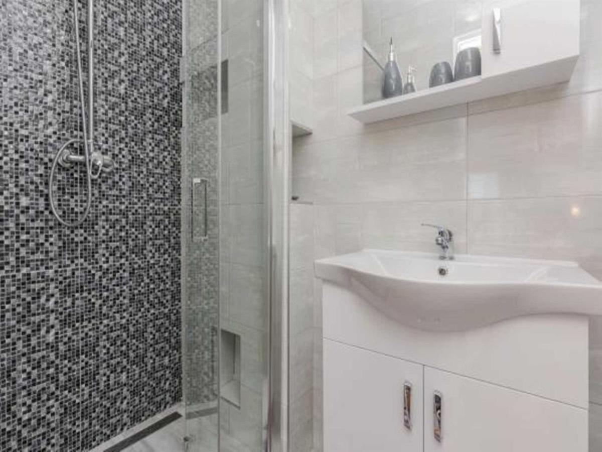 פריבלאקה Villa Flora Maris Apartments מראה חיצוני תמונה
